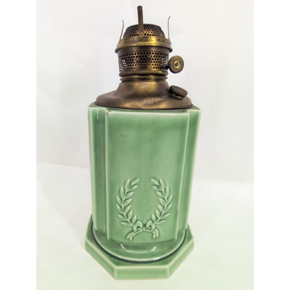 Antique Victorian OIL KEROSENE LAMP  P & A PLUME ATWOOD Green PORCELAIN WREATH